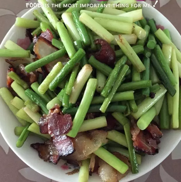 蒜苔炒熏肉