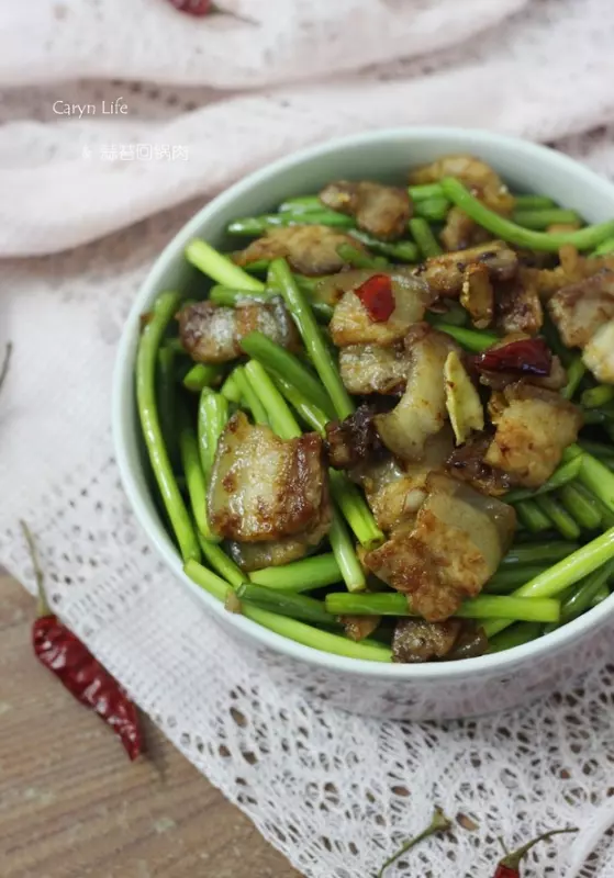 上班族快手晚餐「蒜苔炒五花肉」