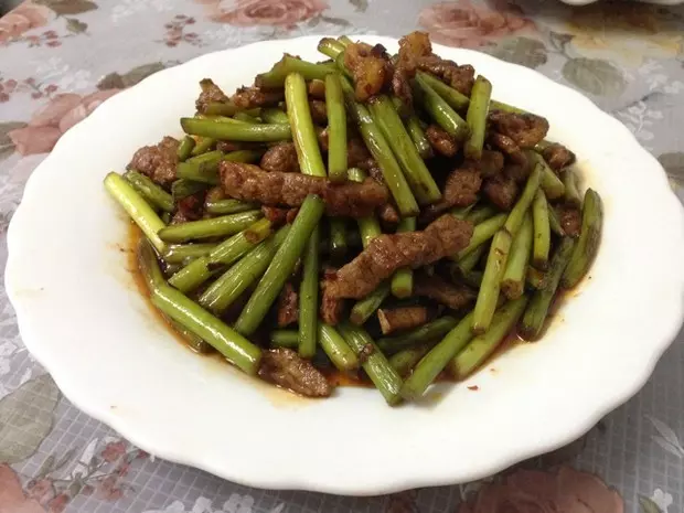 老乾媽蒜薹炒肉