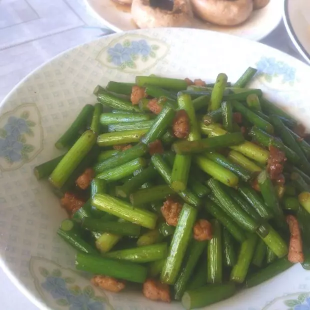 肉沫蒜薹–简单美味快手菜