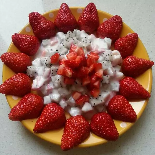 酸奶火龙果草莓