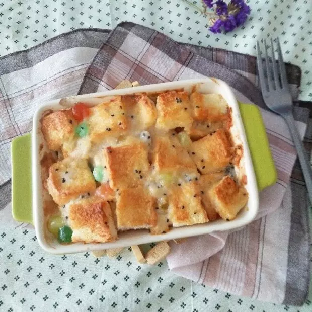 火龙果面包布丁Bread pudding.