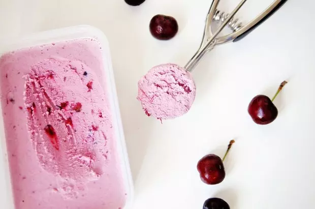 樱桃椰子蜂蜜冻酸奶&lt;Cherry,Coconut&amp;Honey Frozen Yogurt&gt;