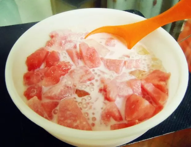 西瓜椰汁果凍牛奶西米露