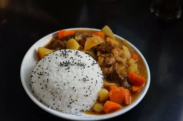 牛腩咖喱飯