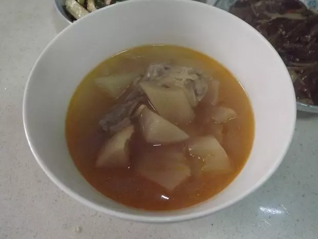 酸萝卜鸭掌汤