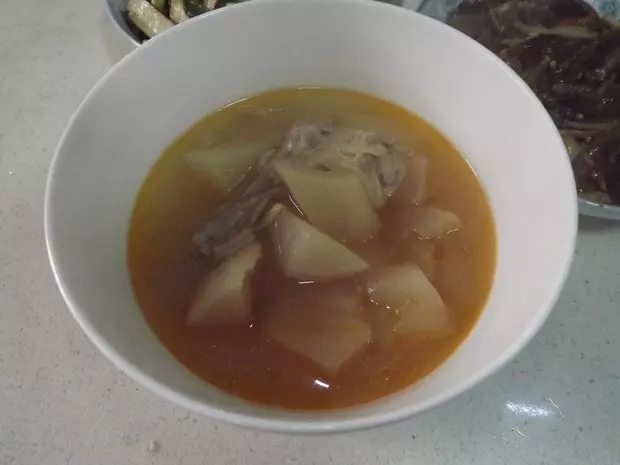 酸蘿蔔鴨掌湯