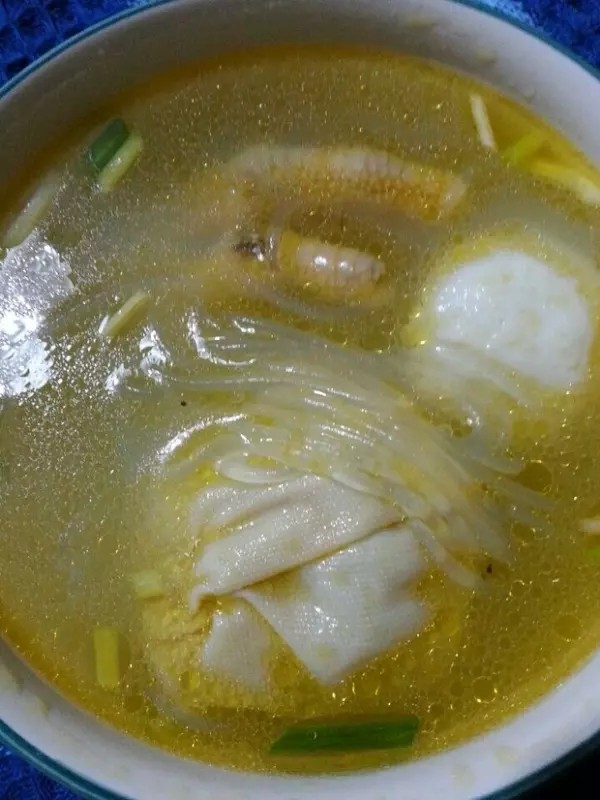 雞雜魚丸百葉包粉絲湯