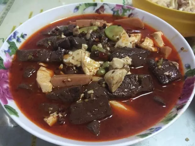 麻辣鴨血豆腐