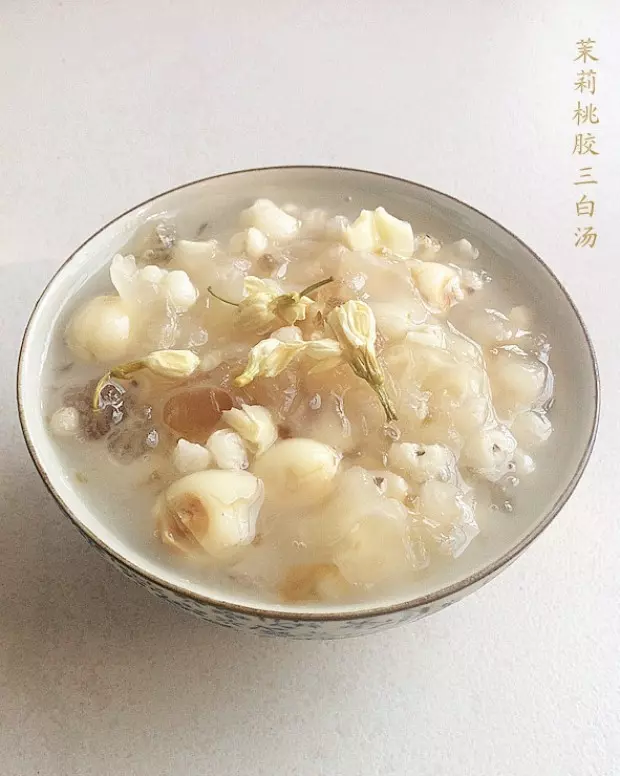 茉莉桃胶炖三白