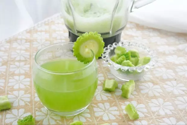 夏日清凉特饮——蜂蜜苦瓜汁