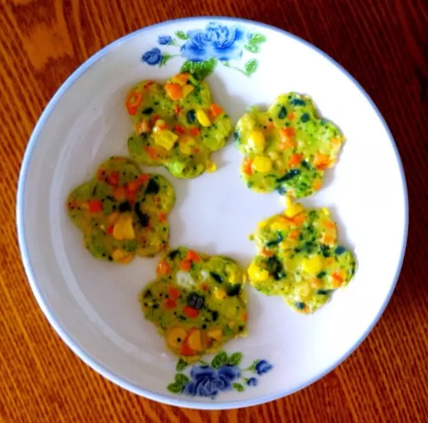 宝宝辅食：营养多彩蔬菜鸡蛋小饼