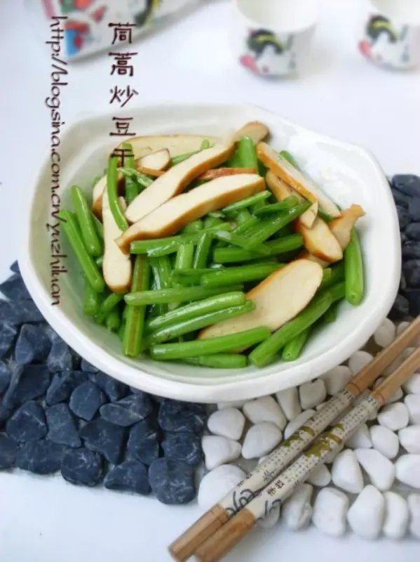 茼蒿炒豆干