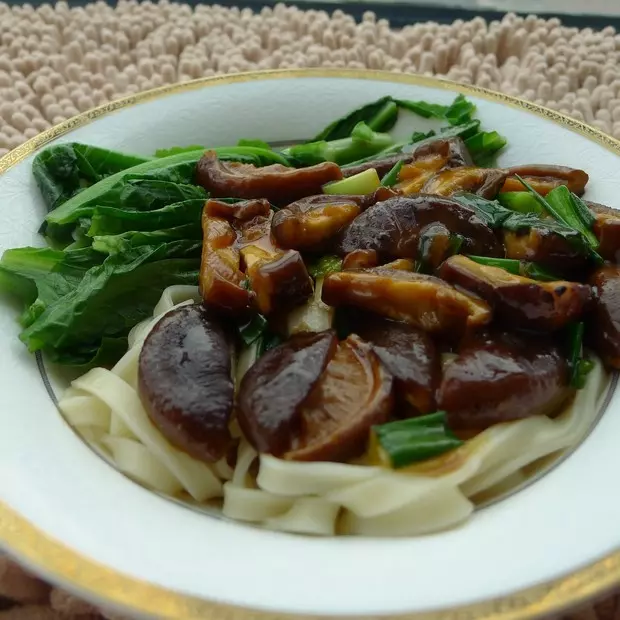 快手鮮冬菇油麥菜拉麵