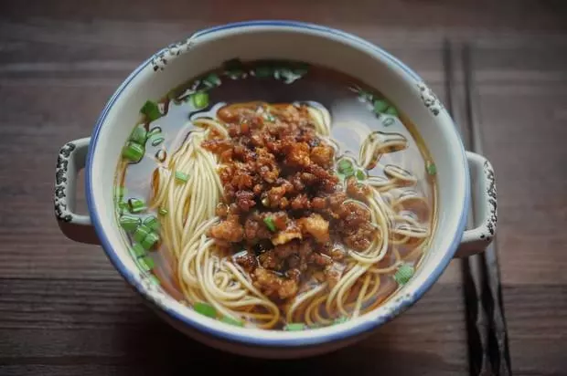 辣炒肉燥湯麵