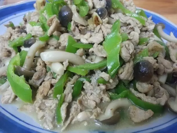 蘑菇青椒炒肉