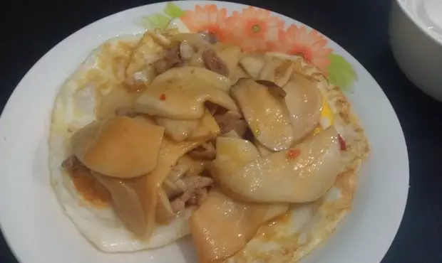 鸡腿菇炒肉片