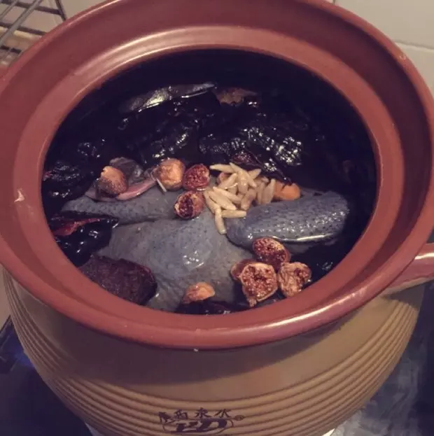 麥冬無花果烏雞湯