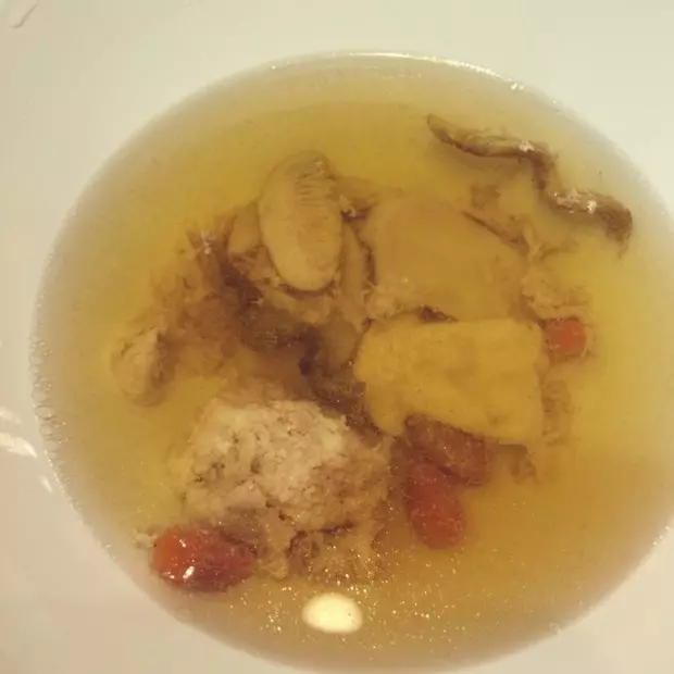 鲜姬松茸石斛炖瘦肉汤