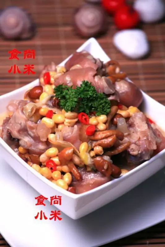 豬蹄滑菇黃豆湯