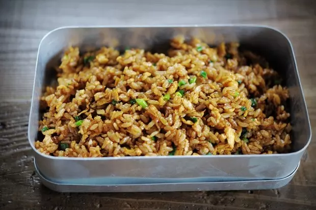 小時候的醬油炒飯