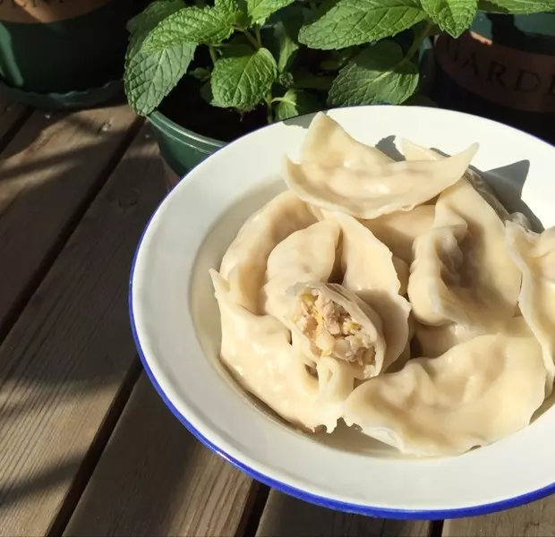 酸菜猪肉饺子（很嫩很多汁！）