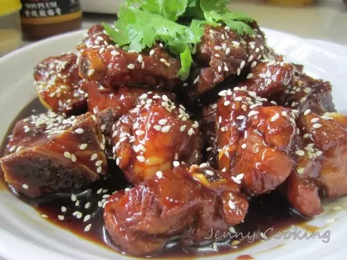 【梅醬排骨 Plum Sauce with Pork ribs】