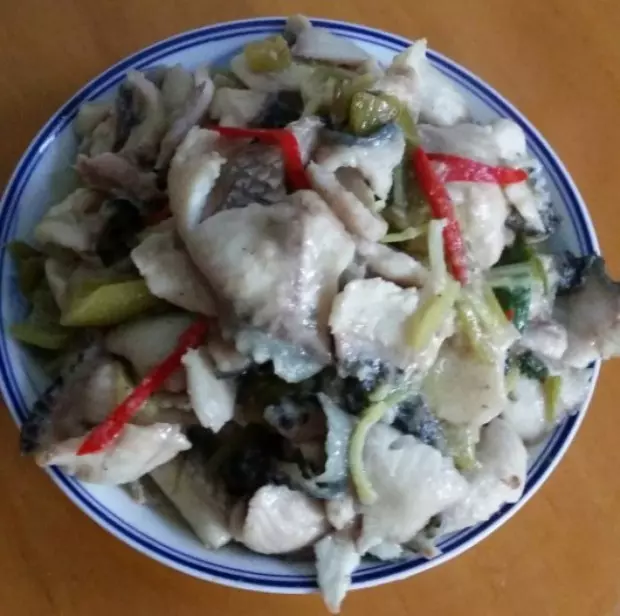 酸菜炒黑鱼肉片