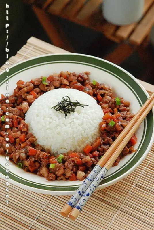 招牌沙茶卤肉饭