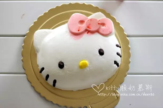 Hello Kitty 酸奶慕斯