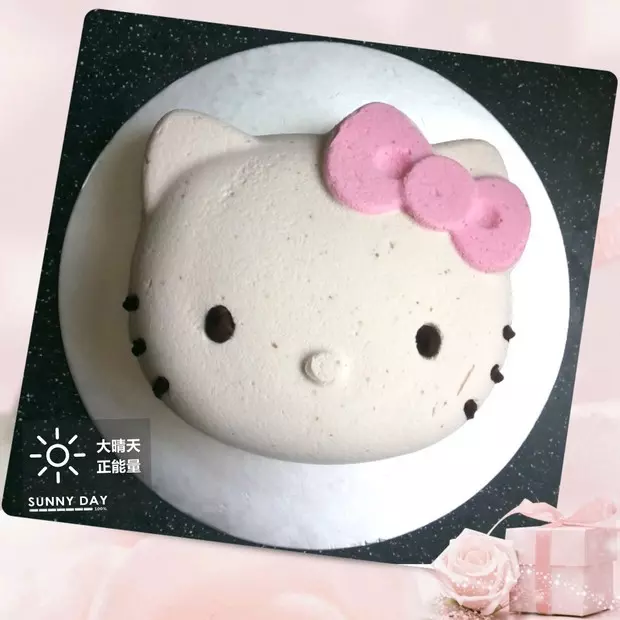 Hello Kitty 草莓白巧克力慕斯蛋糕