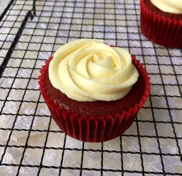 红丝绒杯子蛋糕（酸奶油Q弹版）Red velvet cupcake