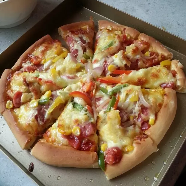 芝心培根香肠pizza