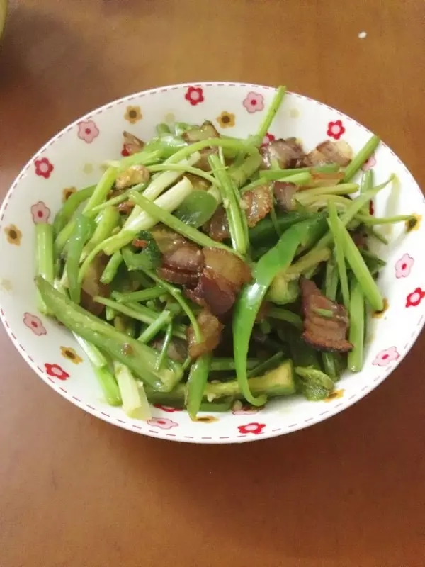 青椒芹菜炒臘肉