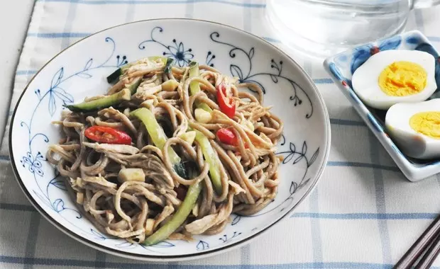 麻醬雞絲蕎麥冷麵