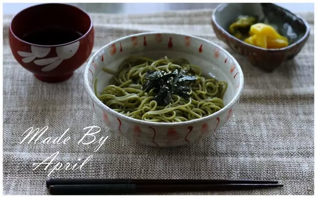 绿茶荞麦冷面