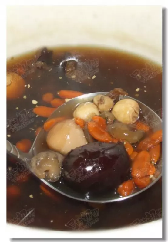 海参芡实红枣汤