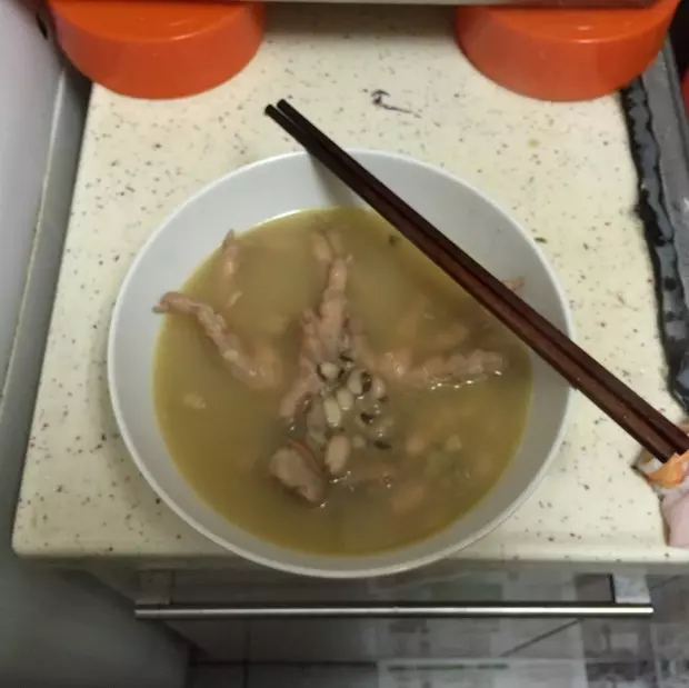 花生眉豆雞爪湯