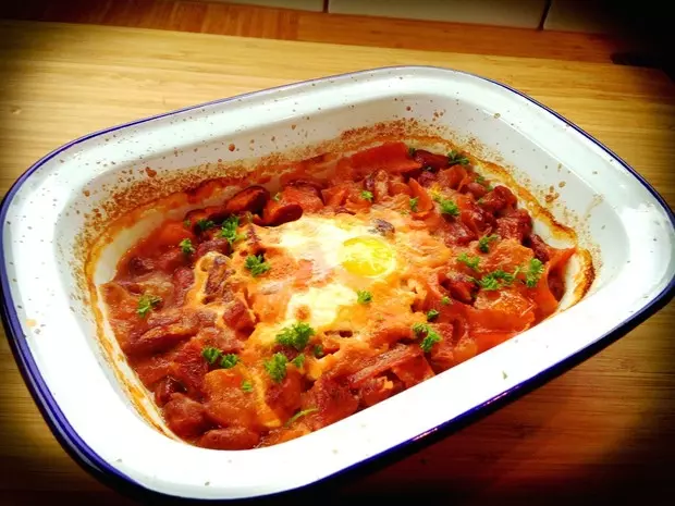 简易焗蛋早餐 Baked egg with chorizo