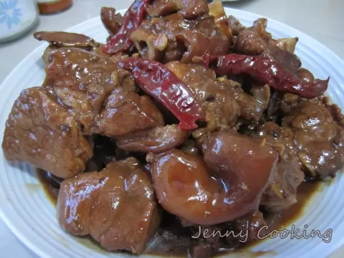 【腐乳焖猪脚 Braised Pork with bean curd】