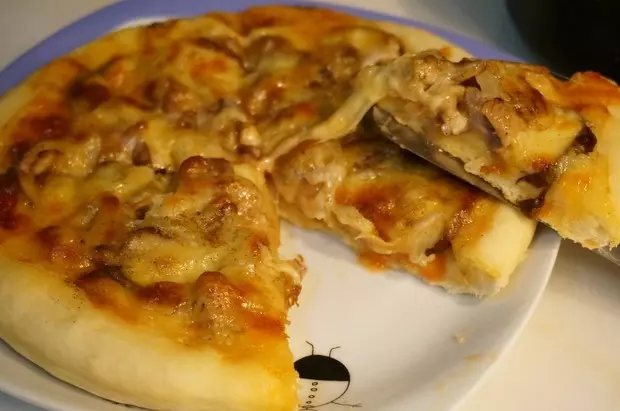 黑胡椒鸡肉菌菇披萨