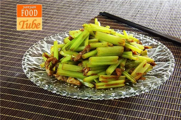 芹菜炒肉絲-新手下廚 Fried Pork with Celery