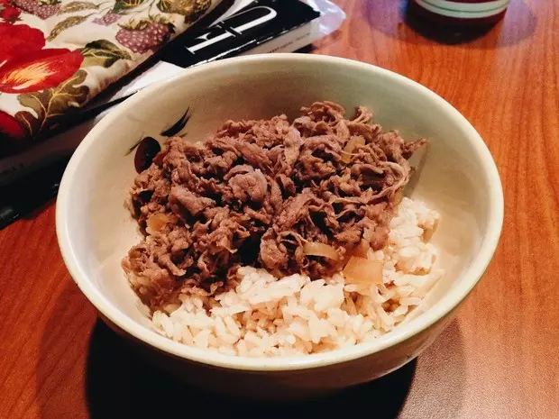 牛肉蓋澆飯（牛丼）