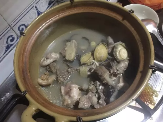 海參鮑魚老母雞湯