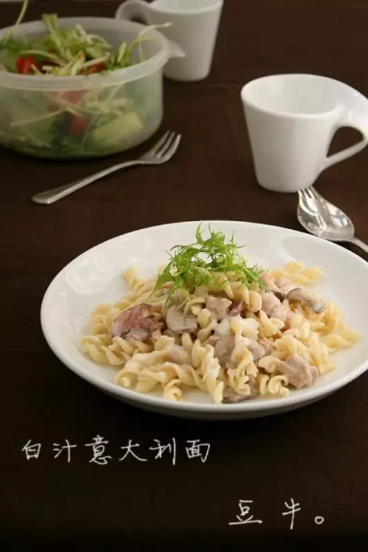 蘑菇鸡肉意面