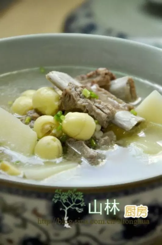 莲子土豆排骨汤