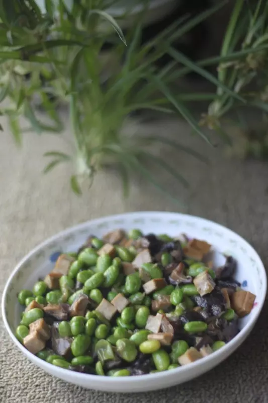 毛豆炒香菇丁