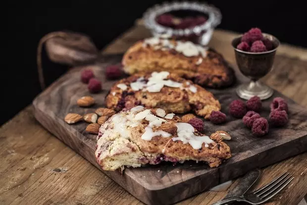 樹莓杏仁司康【Raspberry Almond Scones 】