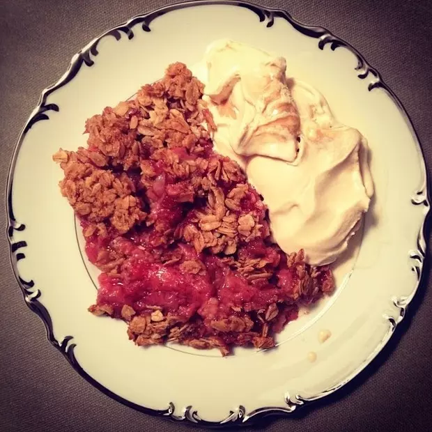 Strawberry Raspberry Crisp