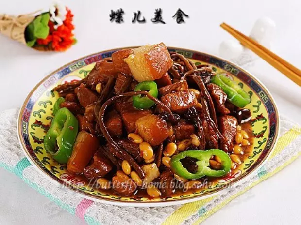 茶树菇黄豆红烧肉